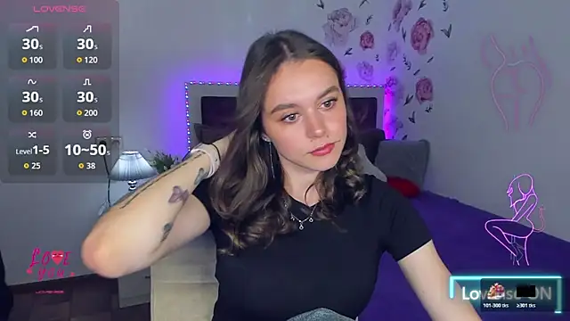 Snapshot of EmelyMason chatting on May 2026 04:30:02 AM EmelyMason online show from May 2026 04:30:02 AM