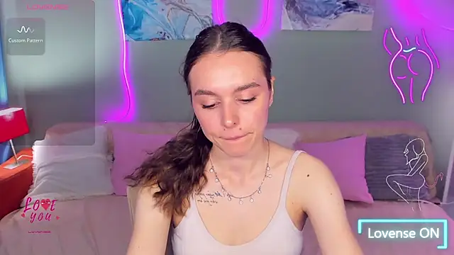 Snapshot of EmelyMason chatting on May 2026 05:26:01 AM EmelyMason online show from May 2026 05:26:01 AM