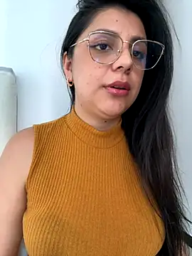 Snapshot of AliceGarc chatting on September 2025 07:14:02 PM AliceGarc online show from September 2025 07:14:02 PM