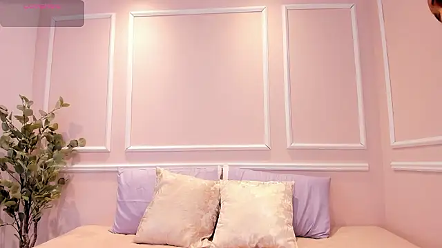 Lucy Canel online show from February 2026 07:39:02 PM