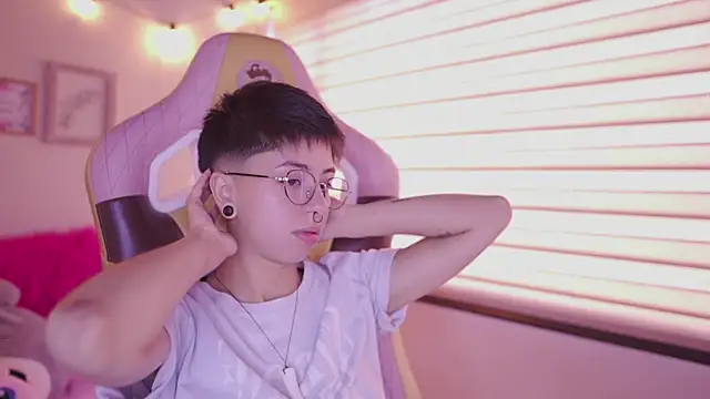 tommy blue online show from April 2026 01:41:01 PM