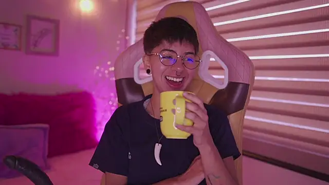 tommy blue online show from April 2026 01:07:01 PM