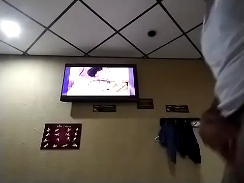 karlossan24 online show from February 2026 09:33:02 PM