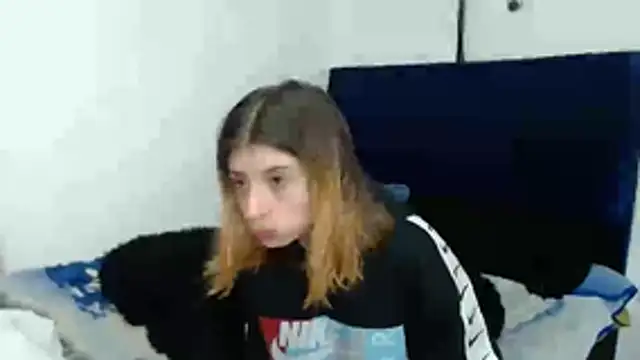 KratosAfroditacs online show from November 2025 07:23:02 PM