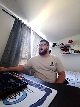 Edmund98 online show from September 2025 06:02:01 PM