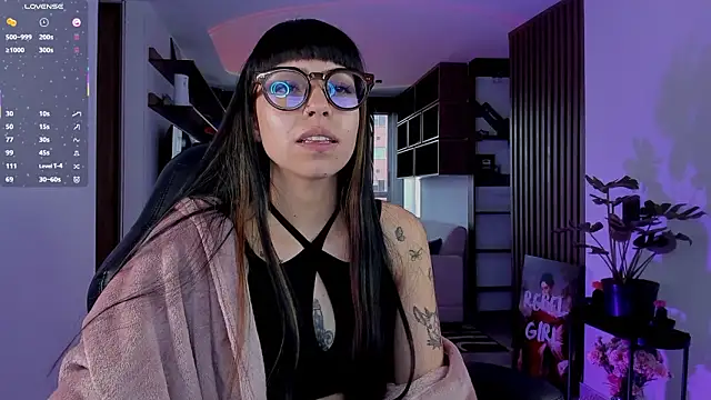 Saraa Desiree online show from February 2026 09:02:02 PM