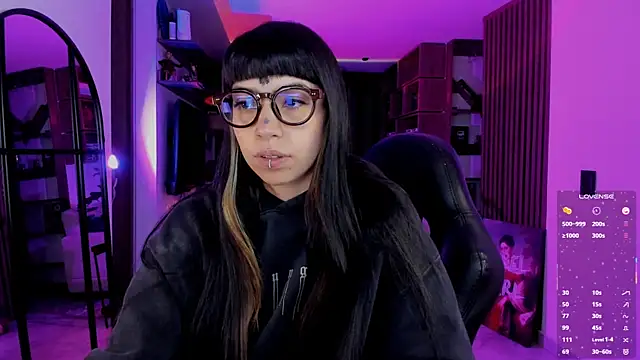 Saraa Desiree online show from February 2026 11:22:01 PM