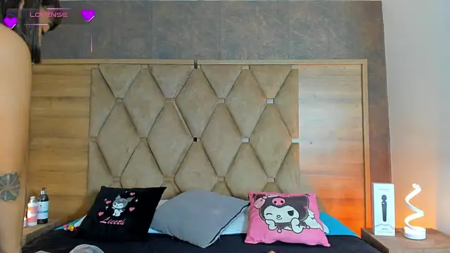 SarahLynn7 online show from October 2025 06:47:01 PM