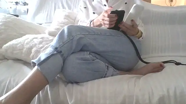 Valentinette online show from June 2026 12:22:02 PM