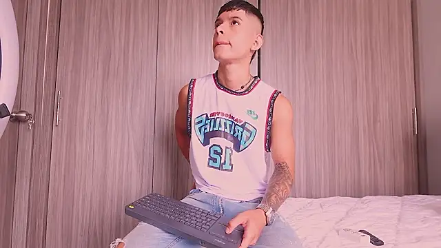 Snapshot of ErosKhaos chatting on February 2026 01:52:02 PM ErosKhaos online show from February 2026 01:52:02 PM