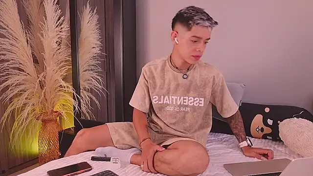 Snapshot of ErosKhaos chatting on March 2026 10:24:02 PM ErosKhaos online show from March 2026 10:24:02 PM