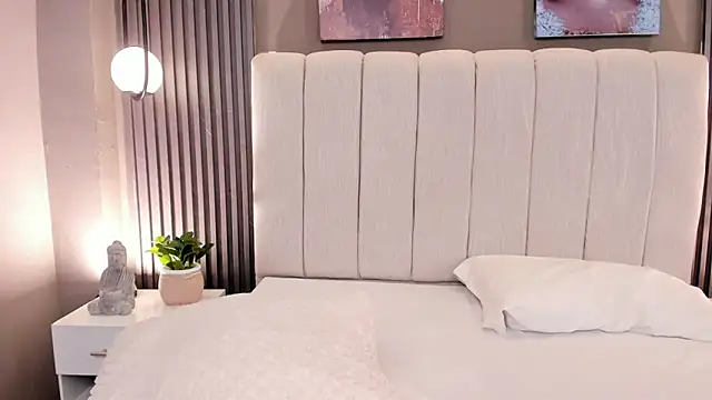 GiannaColling1 online show from December 2025 08:36:02 PM