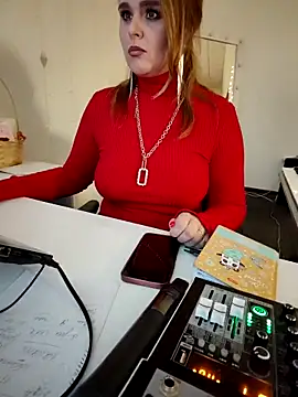 Juicy PeachLux online show from March 2025 01:40:01 PM