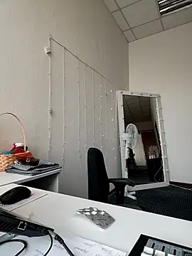 Juicy PeachLux online show from October 2025 09:29:02 AM