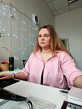 Snapshot of Juicy_PeachLux chatting on May 2026 07:24:01 AM Juicy PeachLux online show from May 2026 07:24:01 AM