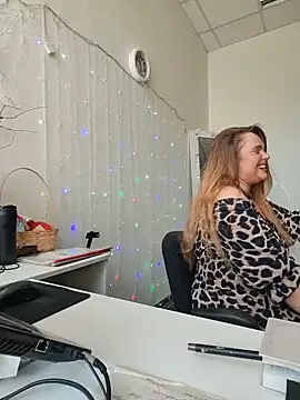 Snapshot of Juicy_PeachLux chatting on May 2026 08:08:02 AM Juicy PeachLux online show from May 2026 08:08:02 AM
