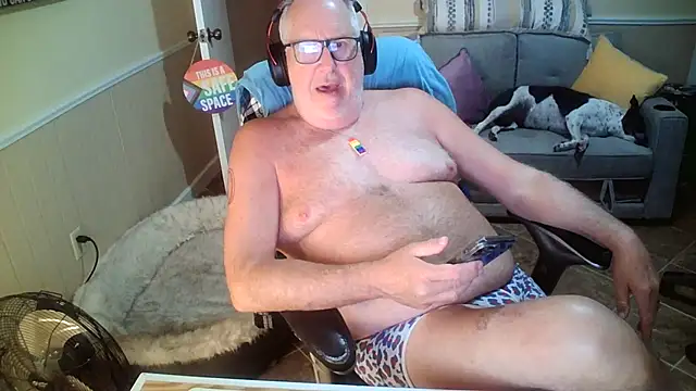Snapshot of superbearboss chatting on June 2026 02:05:02 AM superbearboss online show from June 2026 02:05:02 AM