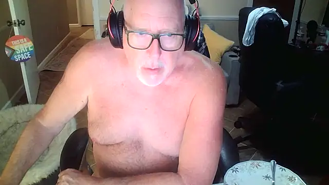 Snapshot of superbearboss chatting on June 2026 02:56:02 AM superbearboss online show from June 2026 02:56:02 AM