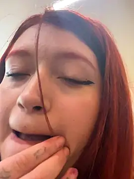 Karina Leon online show from December 2025 08:47:02 PM