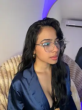  Emily Thompson  online show from March 2026 12:28:01 AM