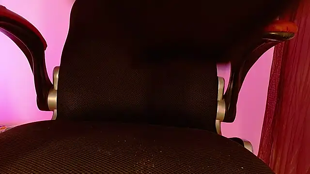 Small Hot19 online show from November 2025 09:15:01 AM