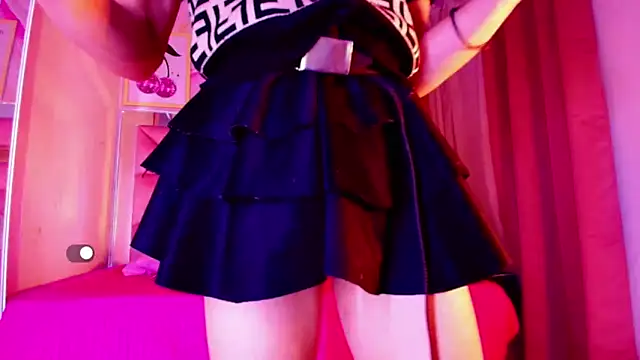 Small Hot19 online show from April 2026 09:45:01 AM