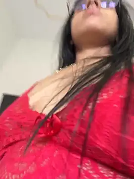 Snapshot of jheicylli chatting on April 2026 07:22:02 PM jheicylli online show from April 2026 07:22:02 PM