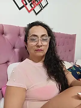 Snapshot of AlessandraLeroy chatting on May 2026 12:49:01 AM AlessandraLeroy online show from May 2026 12:49:01 AM