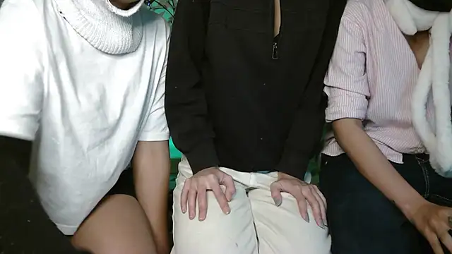 NaughtyThrouple007 online show from January 2026 08:01:01 PM