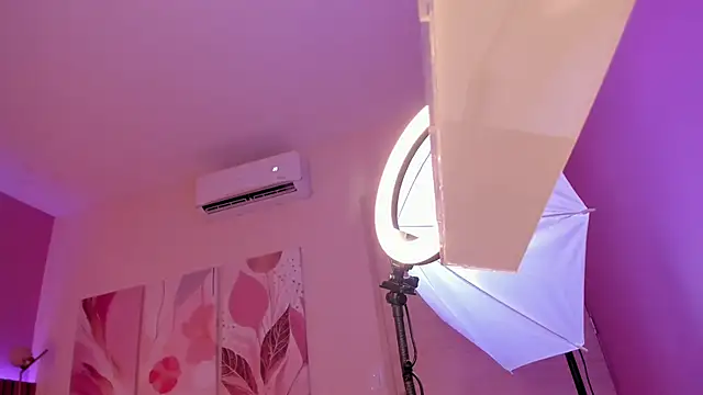 MiaWilliamss1 online show from January 2026 09:30:02 PM