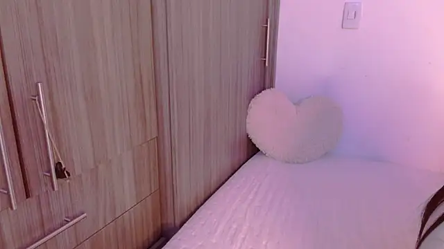 Snapshot of Oliviargf chatting on November 2025 12:11:02 AM Oliviargf online show from November 2025 12:11:02 AM