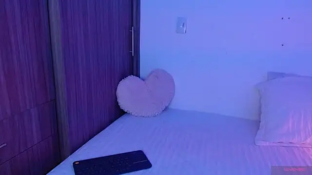 Snapshot of Oliviargf chatting on November 2025 12:13:01 AM Oliviargf online show from November 2025 12:13:01 AM