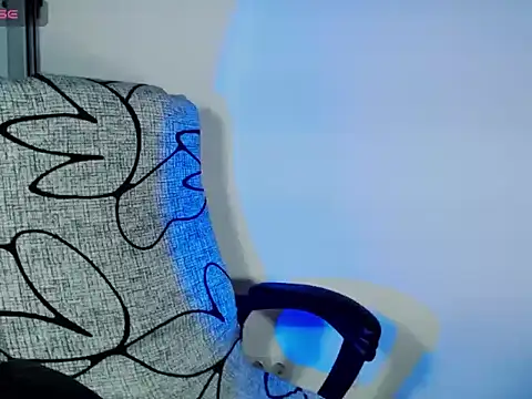 Hannah Kiim online show from September 2025 05:03:02 PM