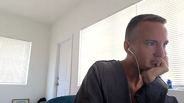 Snapshot of TheDaddy005 chatting on May 2026 04:47:02 PM TheDaddy005 online show from May 2026 04:47:02 PM