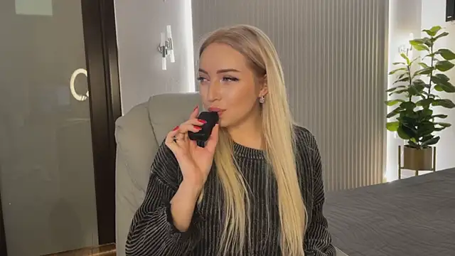 OhMyEmma online show from November 2025 12:53:01 AM