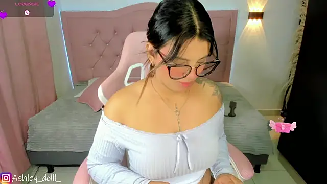Snapshot of Ashley_dolll chatting on June 2026 09:18:02 PM Ashley dolll online show from June 2026 09:18:02 PM