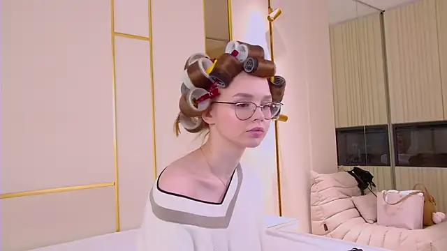 MiraBliss online show from March 2026 05:46:01 PM