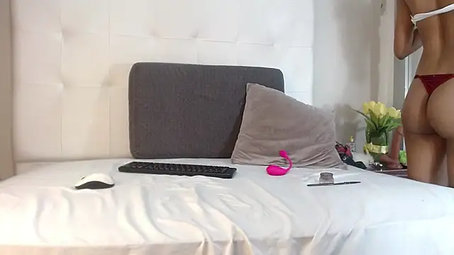 willow smitt online show from October 2025 11:30:01 AM