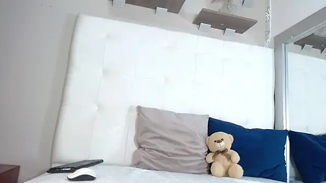 willow smitt online show from November 2025 12:48:02 PM