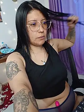 Snapshot of DaniPoison chatting on May 2026 05:52:01 PM DaniPoison online show from May 2026 05:52:01 PM
