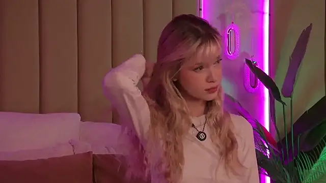 BellaSecrett online show from November 2025 03:51:02 AM