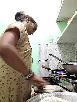 Hotty-Nidhi online show from September 2025 04:17:01 PM