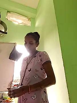 Hotty-Nidhi online show from October 2025 04:57:01 AM