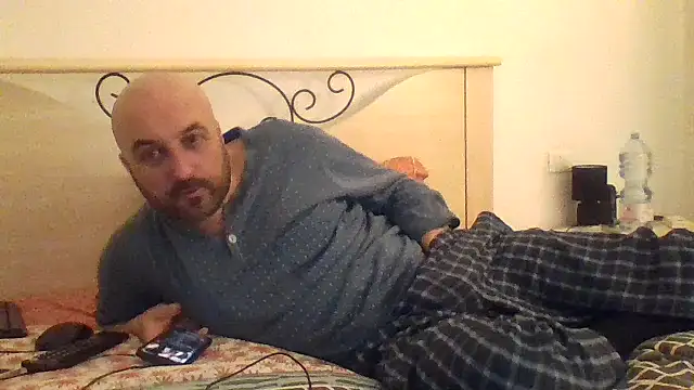 Snapshot of maxxxio12 chatting on March 2025 02:40:02 PM maxxxio12 online show from March 2025 02:40:02 PM