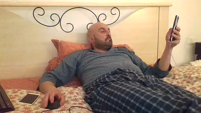 Snapshot of maxxxio12 chatting on March 2025 05:43:02 PM maxxxio12 online show from March 2025 05:43:02 PM