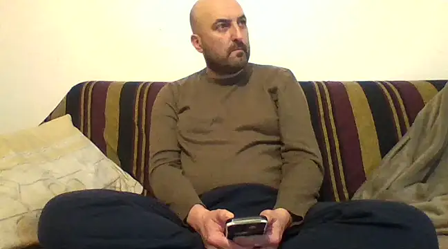 Snapshot of maxxxio12 chatting on March 2025 08:21:01 PM maxxxio12 online show from March 2025 08:21:01 PM