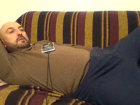 Snapshot of maxxxio12 chatting on March 2025 06:15:02 PM maxxxio12 online show from March 2025 06:15:02 PM