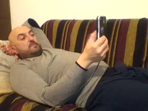 Snapshot of maxxxio12 chatting on March 2025 07:35:01 PM maxxxio12 online show from March 2025 07:35:01 PM