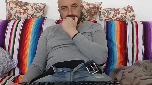 Snapshot of maxxxio12 chatting on April 2026 02:25:01 PM maxxxio12 online show from April 2026 02:25:01 PM