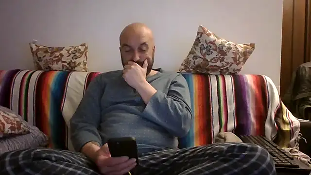 Snapshot of maxxxio12 chatting on April 2026 07:25:02 PM maxxxio12 online show from April 2026 07:25:02 PM